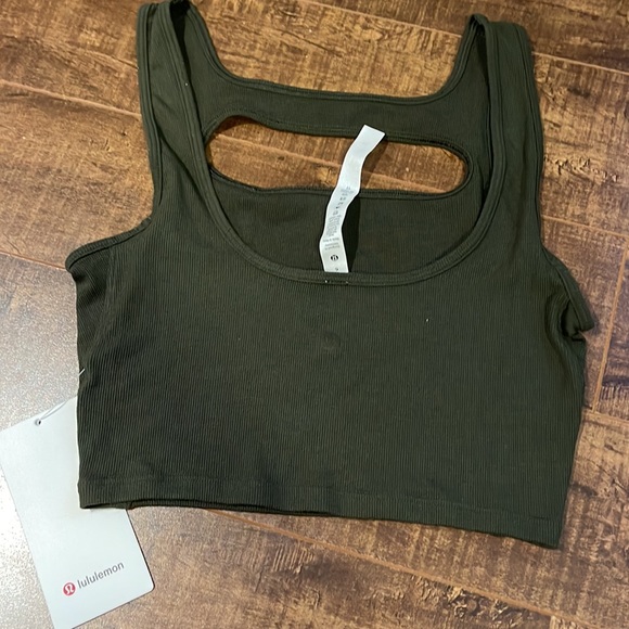NWT LULULEMON LA front cutout crop tank - Picture 6 of 13